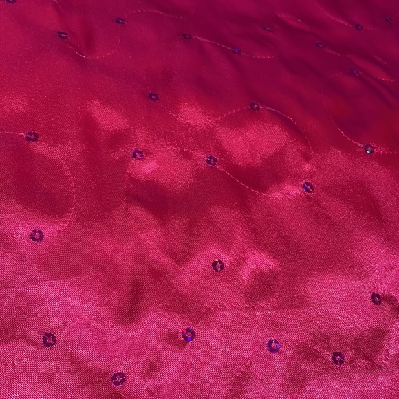 Beautiful comforter (size full) and 8 matching curtains full length. - Picture 5 of 6